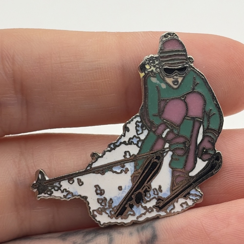Mafco Woman Skiing Downhill Slope Snow Winter Sport Lapel Hat Pin
